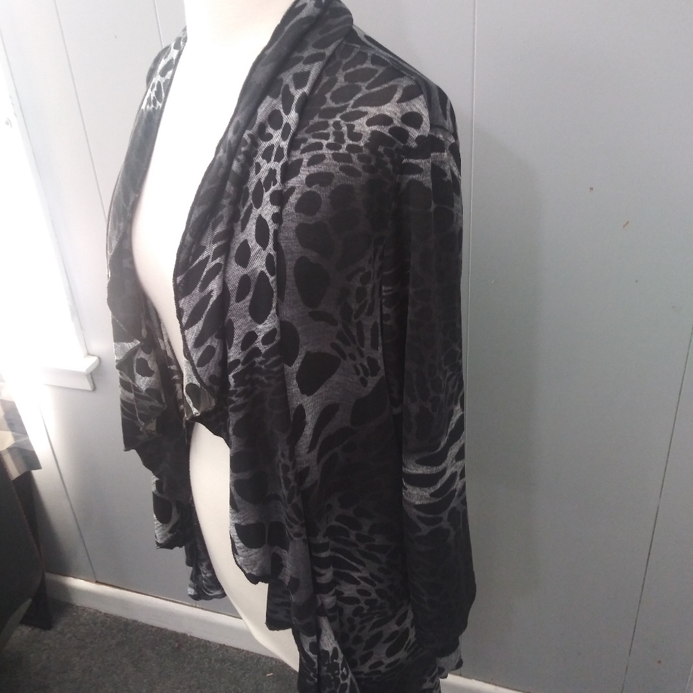 Dressbarn Ruffled Animal Print Cardigan Black Larg - Picture 2 of 7